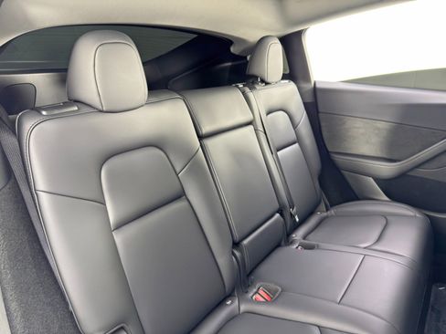 Used 2024 Tesla Model Y Long Range image 39