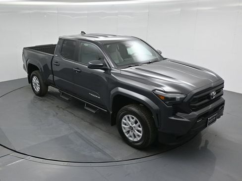 Used 2025 Toyota Tacoma SR5 image 34