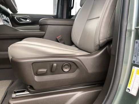 Used 2023 GMC Yukon SLT w/ SLT Premium Package image 14