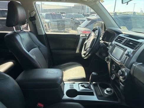 Used 2016 Toyota 4Runner SR5 AWD/4WD image 29