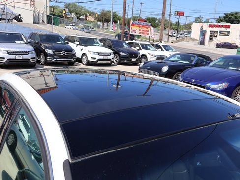 Used 2017 Lincoln Continental Select FWD image 9