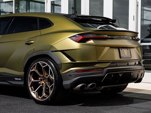 Used 2024 Lamborghini Urus Performante AWD/4WD image 16