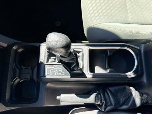 Used 2022 Toyota Tacoma SR w/ SR Convenience Package image 17