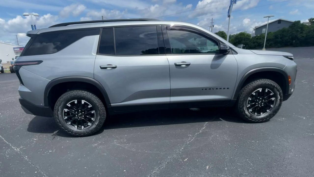 Used 2024 Chevrolet Traverse Z71 w/ Enhanced Driving Package AWD/4WD image 9