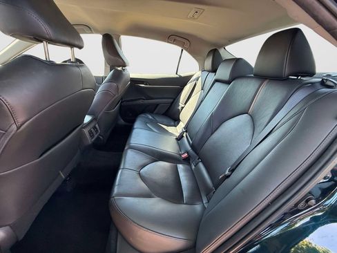 Used 2020 Toyota Camry XLE FWD image 9