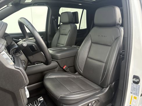 Used 2024 GMC Yukon Denali w/ Denali Reserve Package image 12