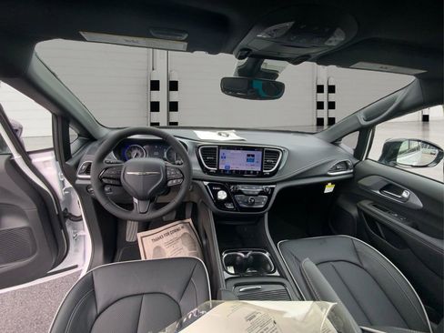 New 2026 Chrysler Pacifica Limited w/ S Appearance Package image 24