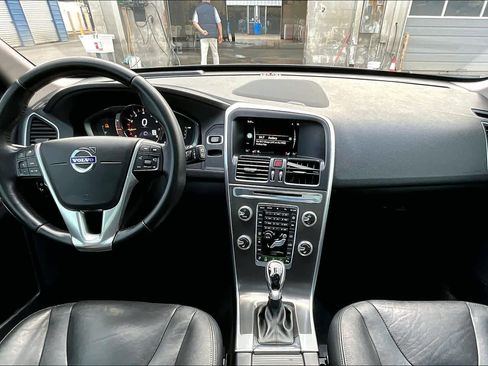 Used 2016 Volvo XC60 T5 Platinum image 15