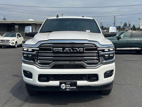 Used 2025 RAM 2500 Laramie AWD/4WD image 6