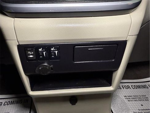 Used 2017 Toyota Sienna XLE Premium image 37