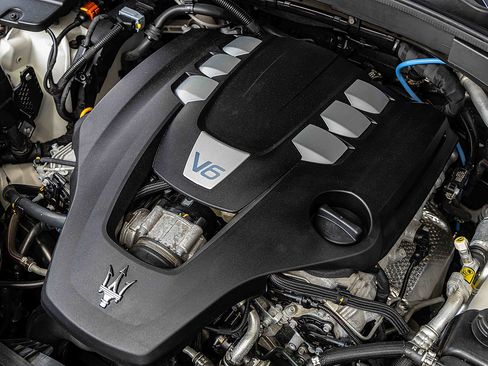 Used 2021 Maserati Levante image 30