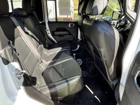 Used 2021 Jeep Gladiator Overland w/ Popular Equipment Package image 18