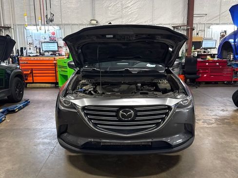 Used 2020 MAZDA CX-9 Touring w/ Touring Premium Package FWD image 2