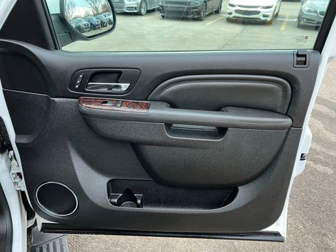 Used 2014 GMC Yukon XL Denali image 24