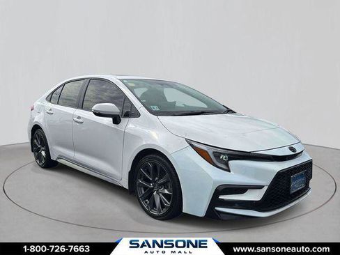 Certified 2025 Toyota Corolla SE w/ SE Premium Package FWD image 1