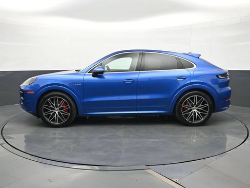 Certified 2025 Porsche Cayenne S AWD/4WD image 2