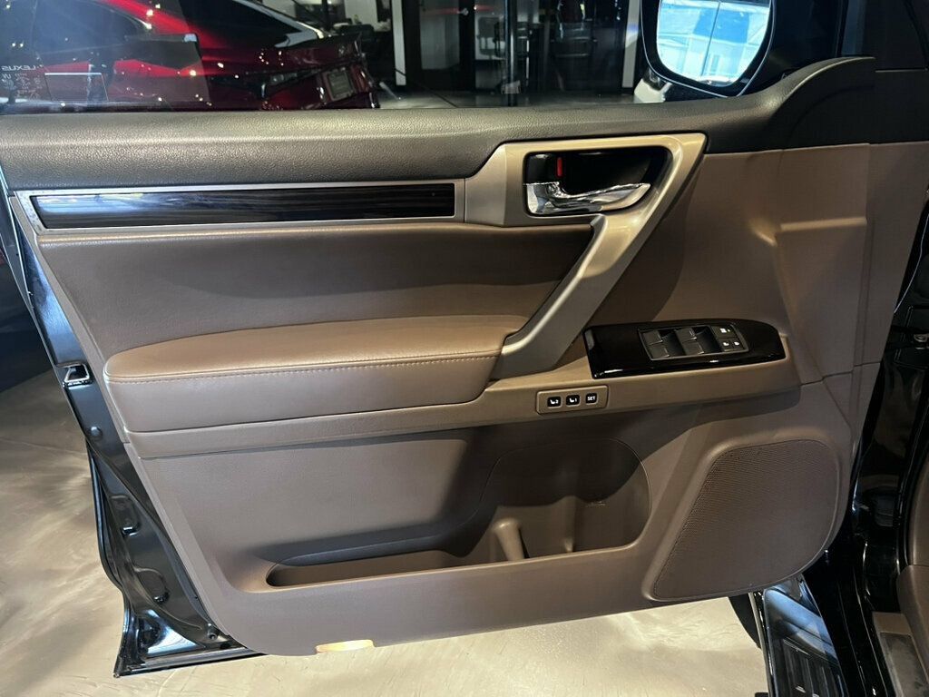 Used 2019 Lexus GX 460 w/ Navigation Package AWD/4WD image 14