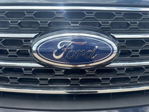 Used 2021 Ford Explorer XLT RWD image 9