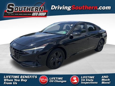 Used 2023 Hyundai Elantra SEL w/ Preferred Accessory Package FWD image 1