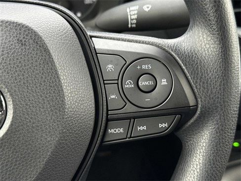 Used 2025 Toyota Corolla LE image 23