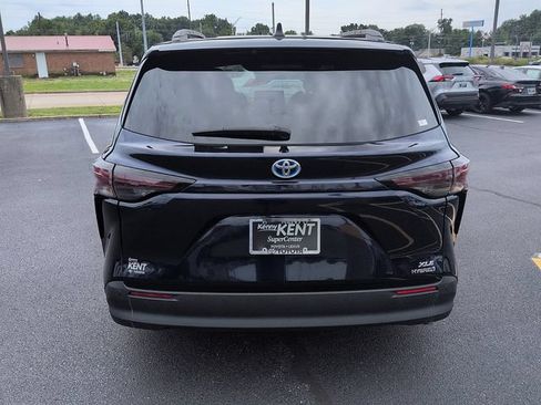 Certified 2024 Toyota Sienna XLE w/ XLE Plus Package FWD image 6