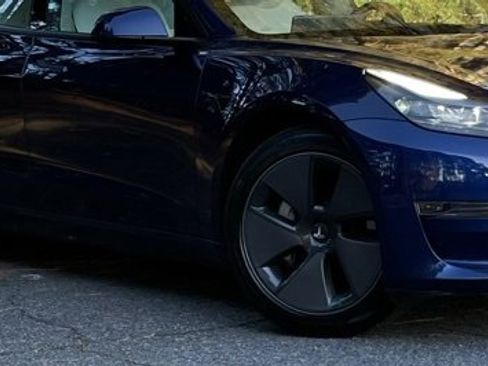 Used 2023 Tesla Model 3 Standard Range image 10