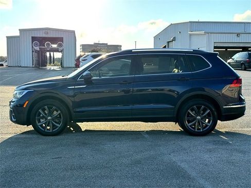 Certified 2023 Volkswagen Tiguan SE w/ Panoramic Sunroof Package image 5