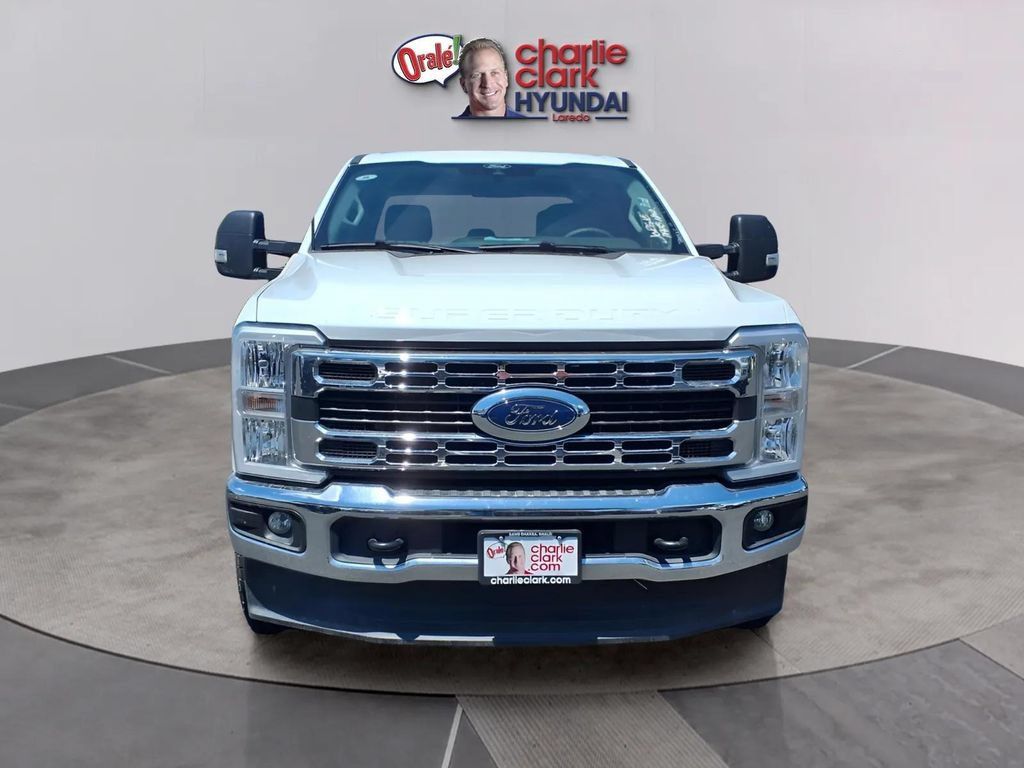 Used 2025 Ford F250 XLT w/ FX4 Off-Road Package AWD/4WD image 8