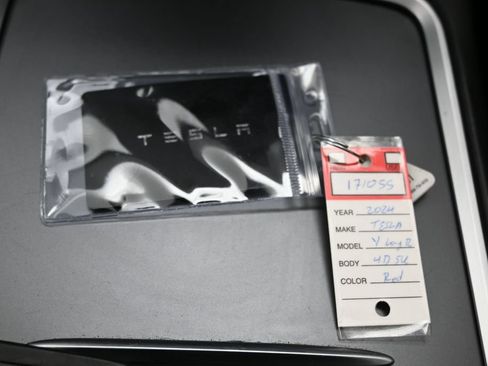 Used 2024 Tesla Model Y Long Range RWD image 33