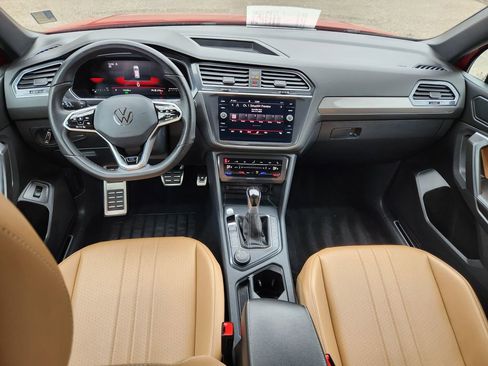 Certified 2024 Volkswagen Tiguan SE R-Line image 13
