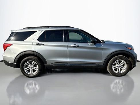 Used 2022 Ford Explorer XLT image 13