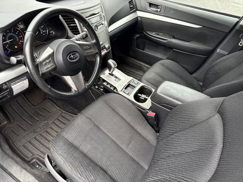 Used 2010 Subaru Outback 2.5i Premium image 11