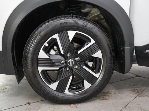 Used 2025 Nissan Kicks SV w/ SV Premium Package AWD/4WD image 29