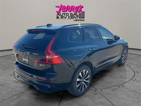 Used 2025 Volvo XC60 B5 Plus image 15