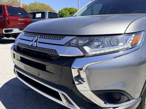 Used 2020 Mitsubishi Outlander ES image 10