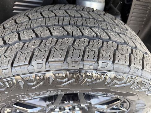 Used 2025 GMC Hummer EV 2X AWD/4WD image 41
