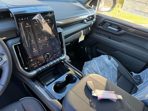 New 2026 GMC Yukon Elevation image 30