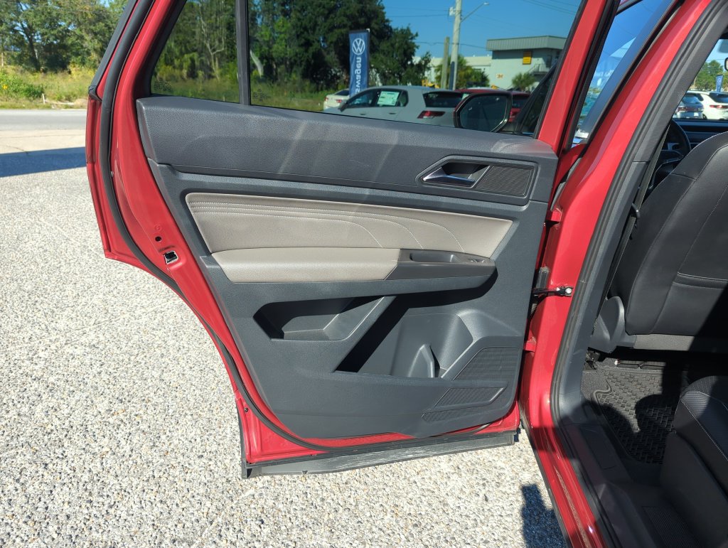Used 2023 Volkswagen Atlas Cross Sport SE w/ Panoramic Sunroof Package FWD image 29