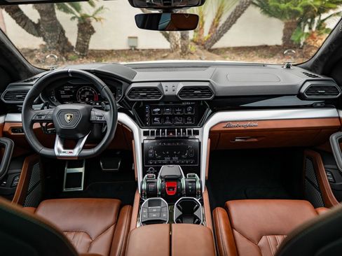 Used 2024 Lamborghini Urus S image 7