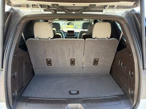 Used 2023 GMC Yukon SLT w/ SLT Premium Package image 12