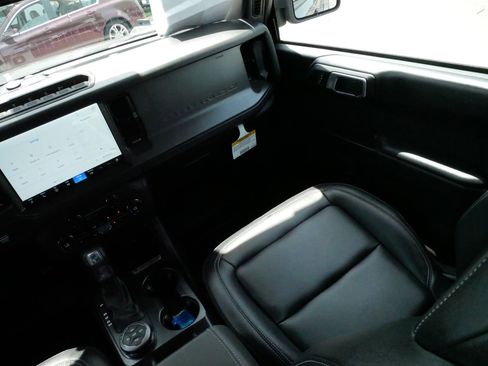 Used 2025 Ford Bronco Badlands w/ Sasquatch Package AWD/4WD image 11