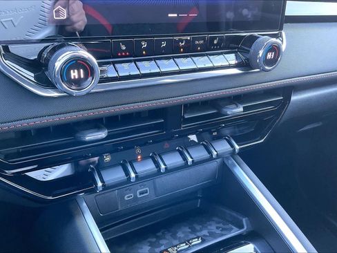 Certified 2025 Chevrolet Colorado Z71 w/ Technology Package image 34