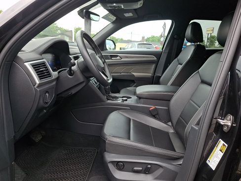 Certified 2022 Volkswagen Atlas Cross Sport SE AWD/4WD image 13