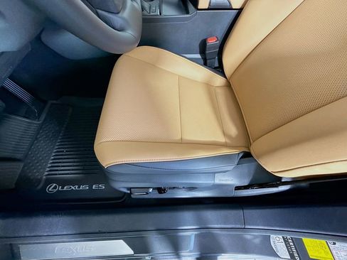 Used 2025 Lexus ES 350 w/ Premium Package FWD image 19