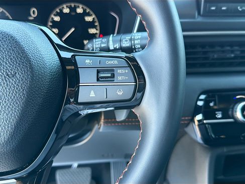 Used 2023 Honda Pilot Sport image 37