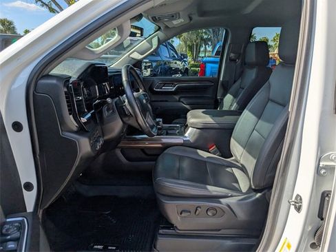 Used 2023 Chevrolet Silverado 1500 LT w/ Leather Package image 5