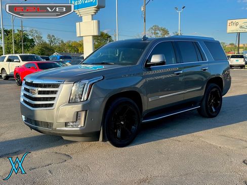 Used 2020 Cadillac Escalade Luxury AWD/4WD image 3