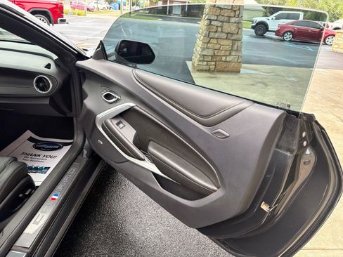 Used 2016 Chevrolet Camaro LT RWD image 4