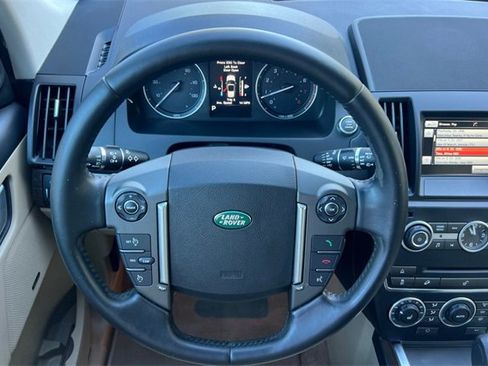 Used 2015 Land Rover LR2 HSE image 16