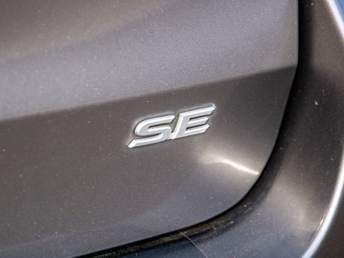 Used 2018 Toyota Sienna SE image 50